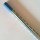 Crayon gris clavier de piano bleu avec gomme